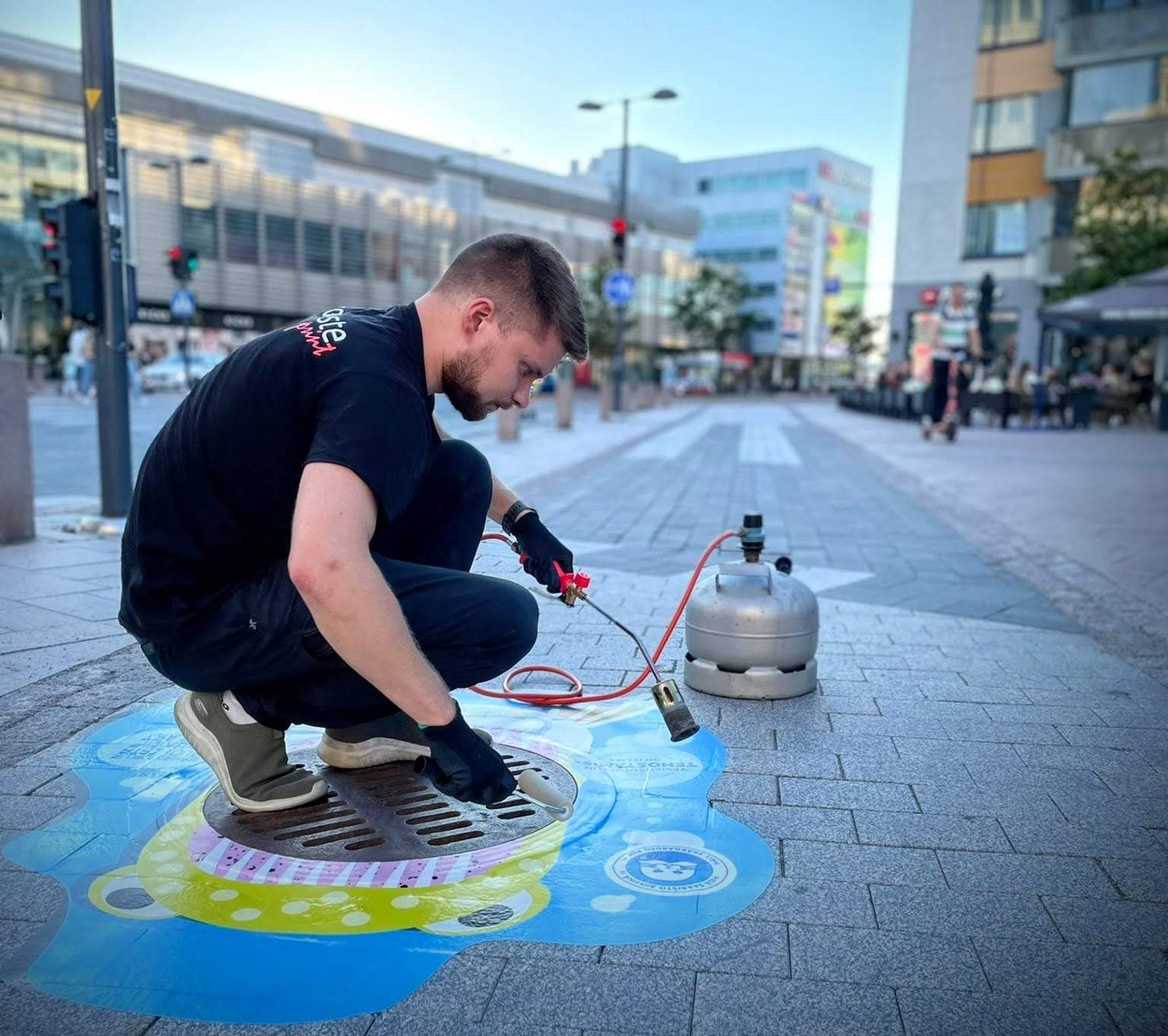 Tarra jalkakäytävällä