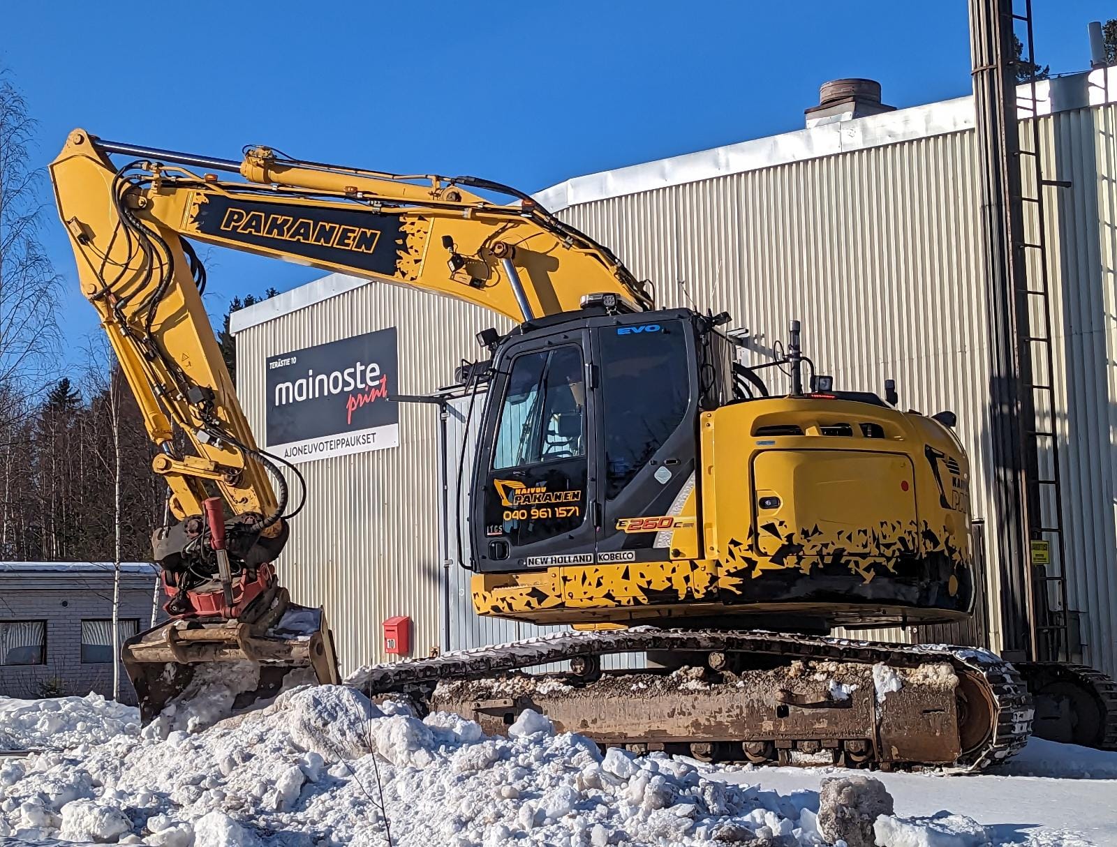 Kaivurin logoteippaus