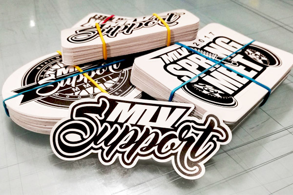 Muotoonleikatut logotarrat