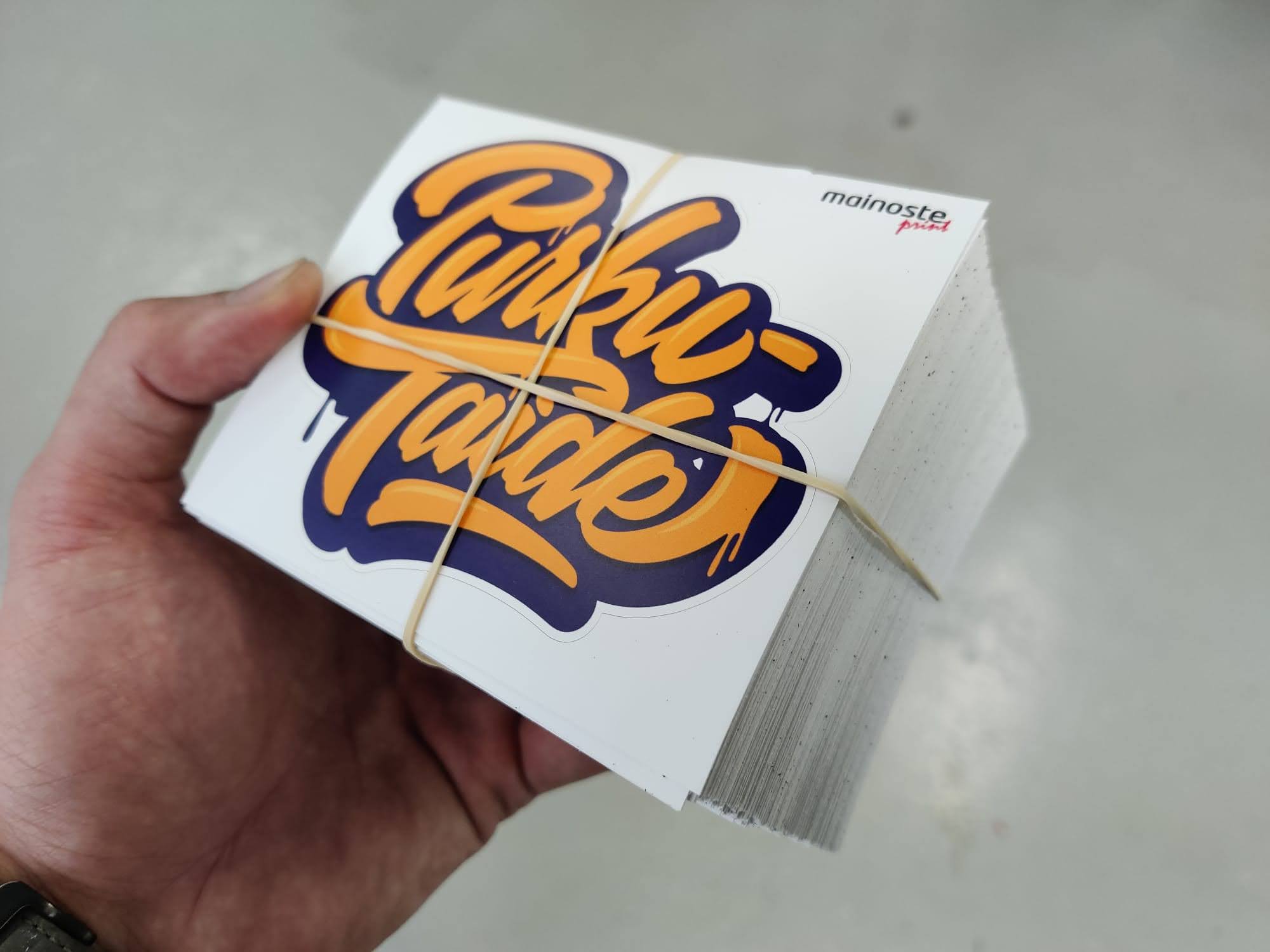 Taidetapahtuman mainostarroja