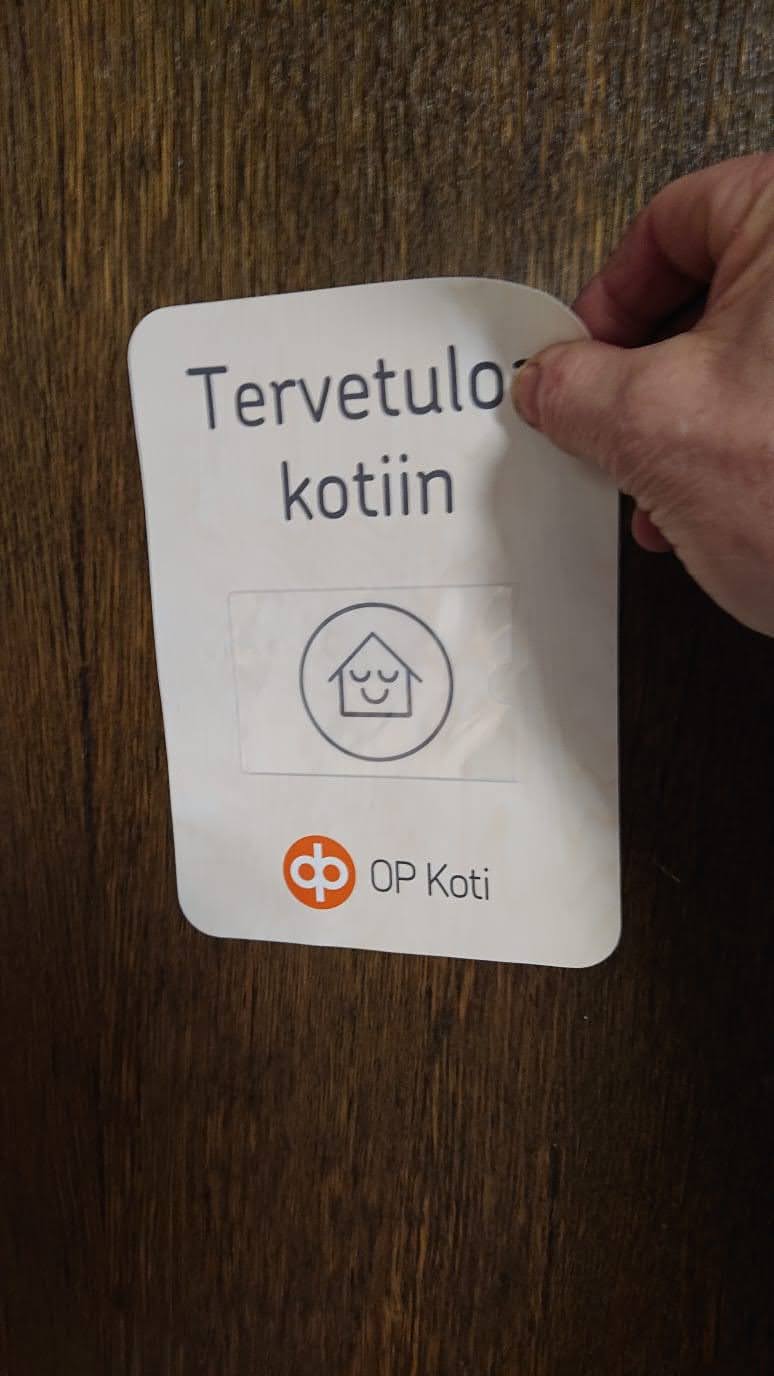 Kiinteistönvälittäjän staattinen ovitarra